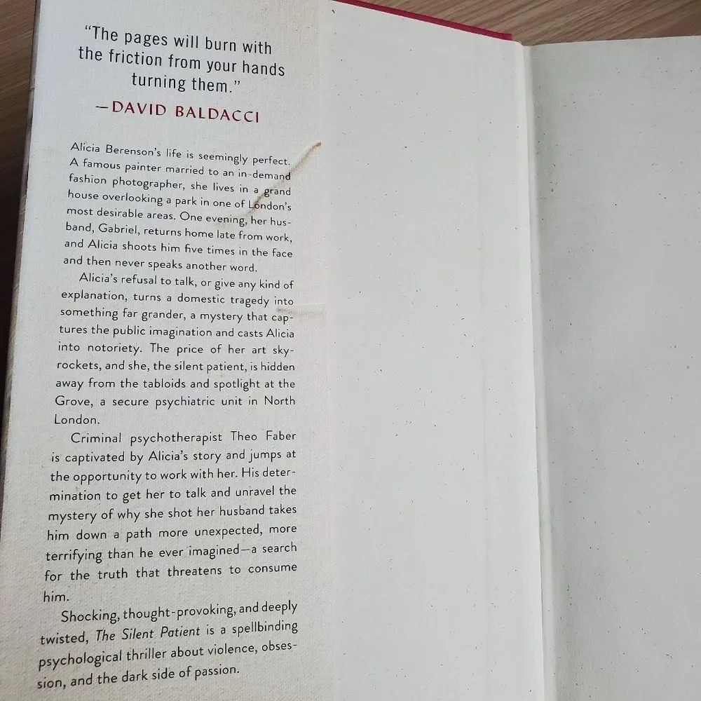 The Silent Patient by Alex Michaelides‎ hardcover new york times bestseller book